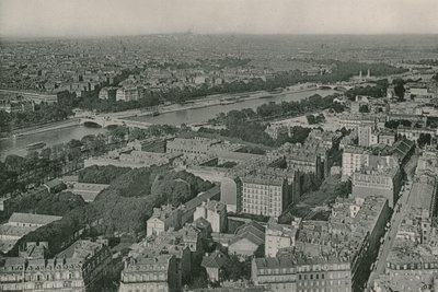 Vue sur les Champs-Elysees et le Sacre-Coeur prise de la Tour Eiffel (fotogravure) door French Photographer